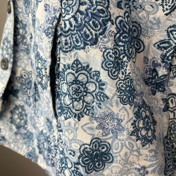 Christopher & Banks Button Down Shirt Size L EUC - Picture 6 of 11